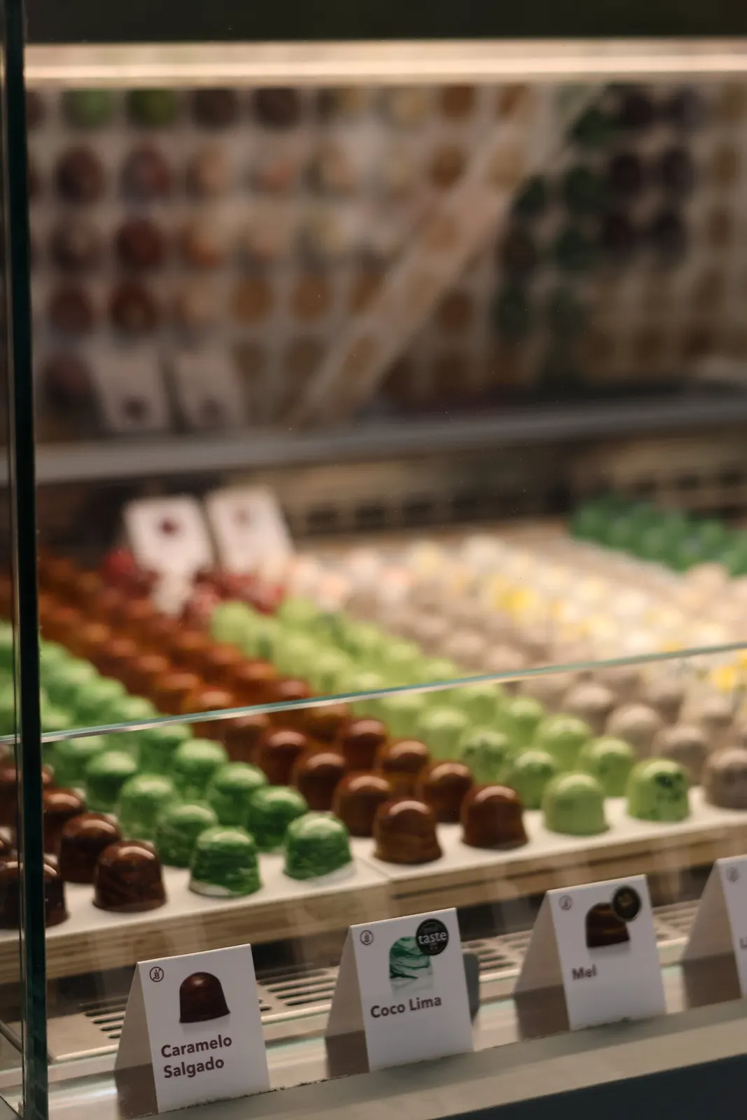 Bombons artesanais na vitrine